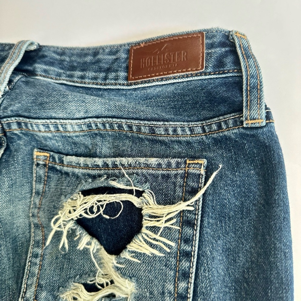 Hollister Women’s High Rise Vintage Straight Jeans - Picture 3 of 5